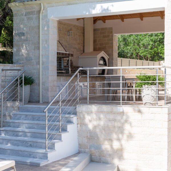 Outdoor kitchen area