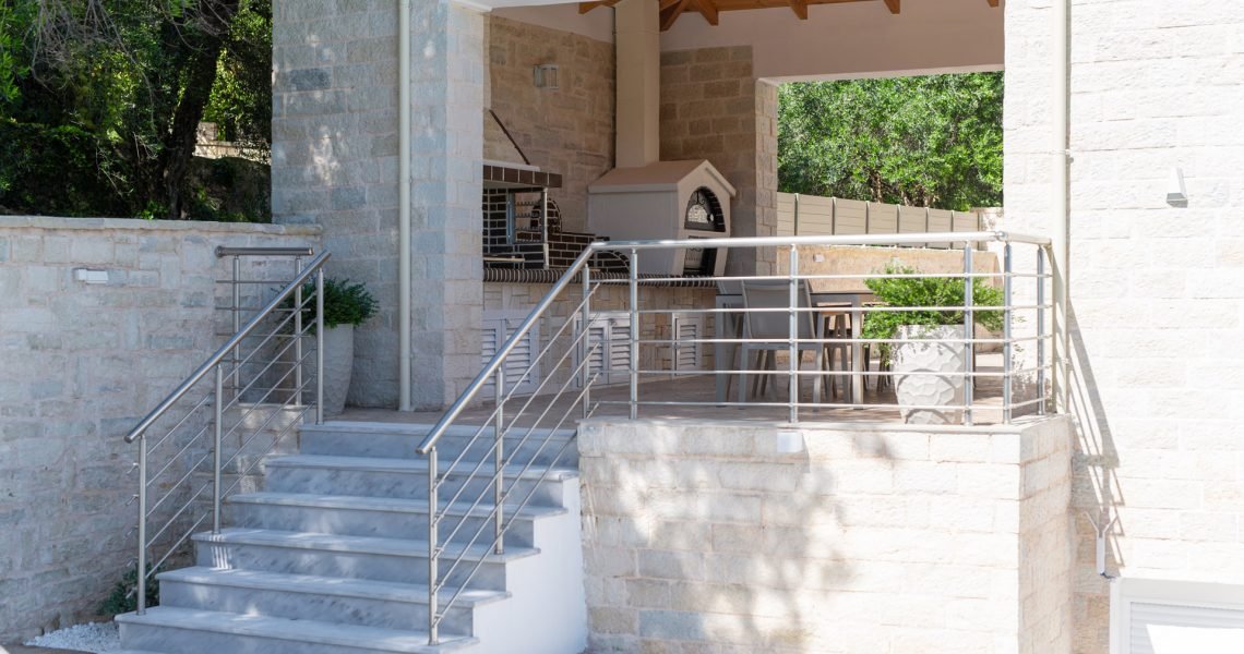 Outdoor kitchen area